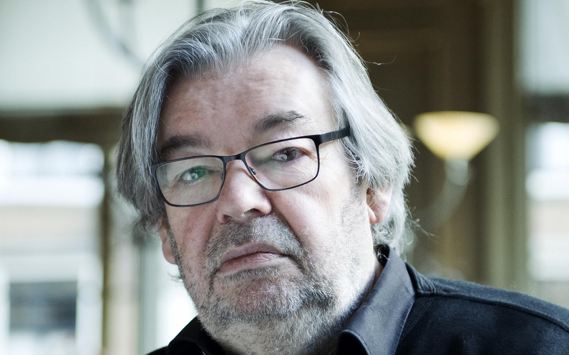 Maarten van Rossem door met tv-show na overlijden zus - Leeuwarder Courant